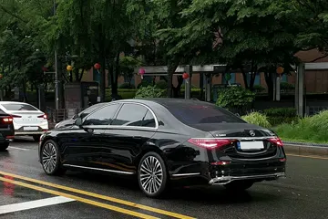 Luxury (Mercedes S-Class / BMW 7 Series)
